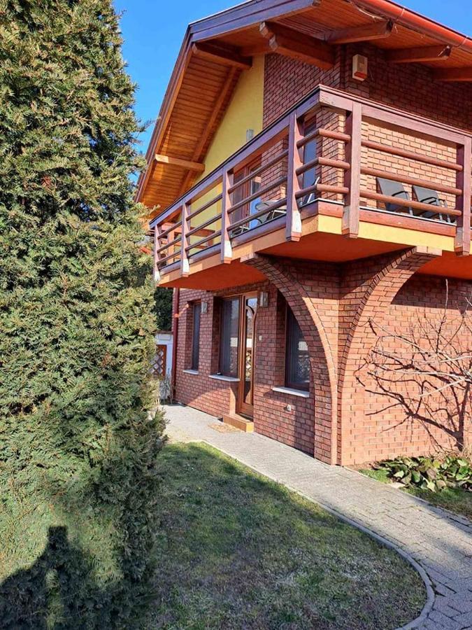 Rozmaring Apartmanok Gyula Exteriör bild