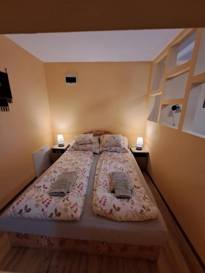 Rozmaring Apartmanok Gyula Exteriör bild