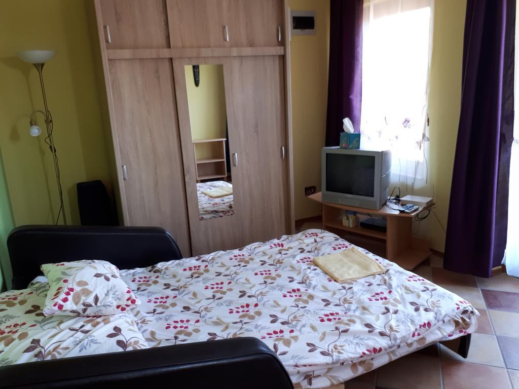 Rozmaring Apartmanok Gyula Exteriör bild