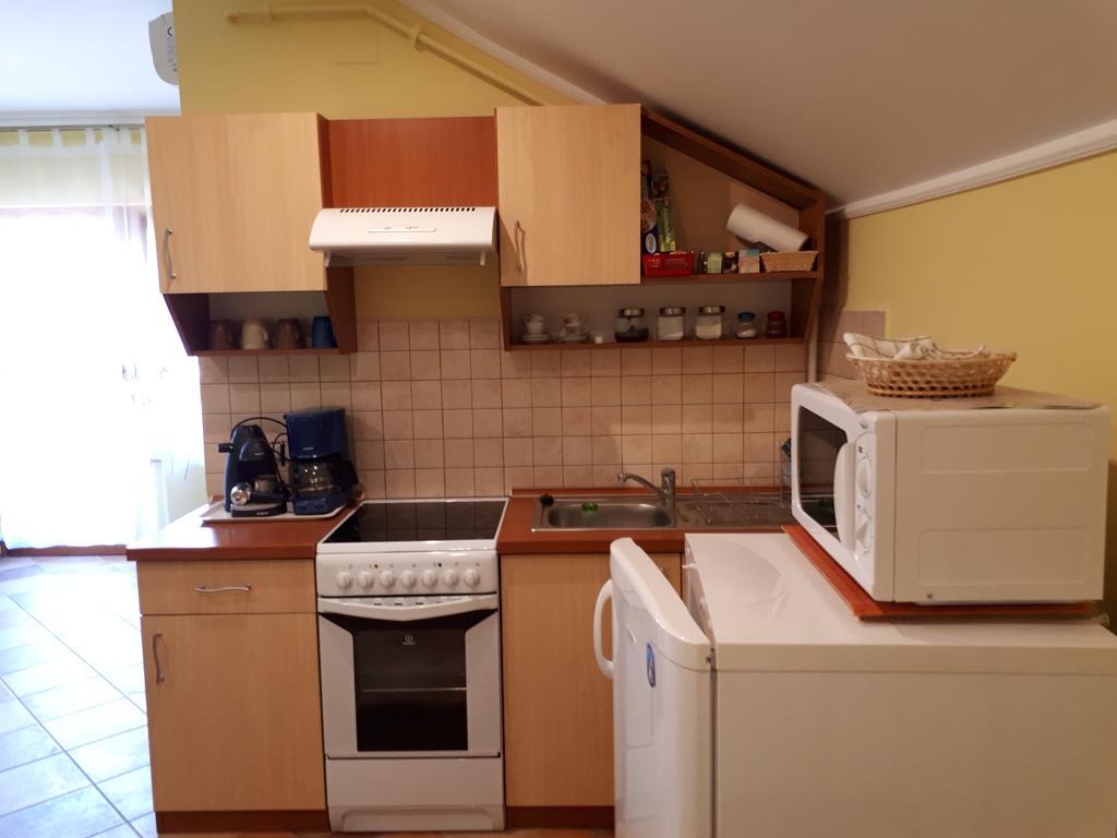 Rozmaring Apartmanok Gyula Exteriör bild