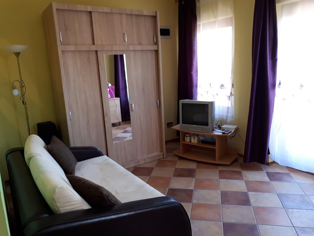 Rozmaring Apartmanok Gyula Exteriör bild