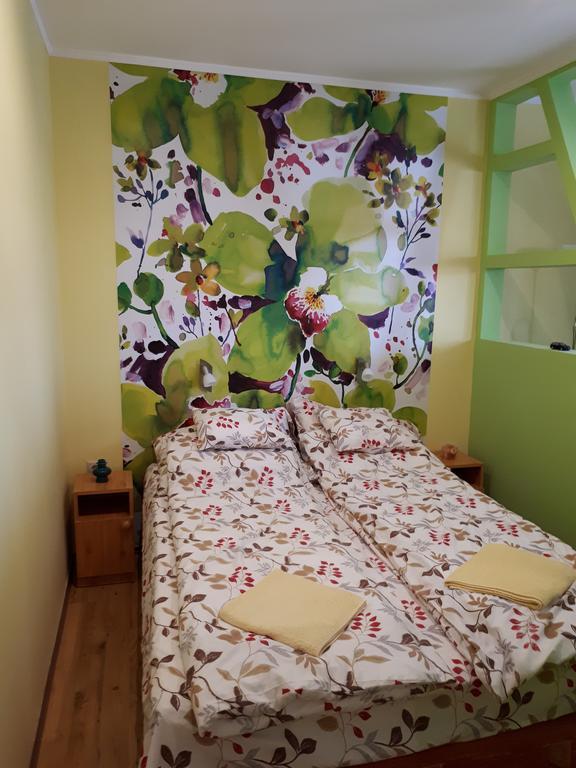 Rozmaring Apartmanok Gyula Exteriör bild