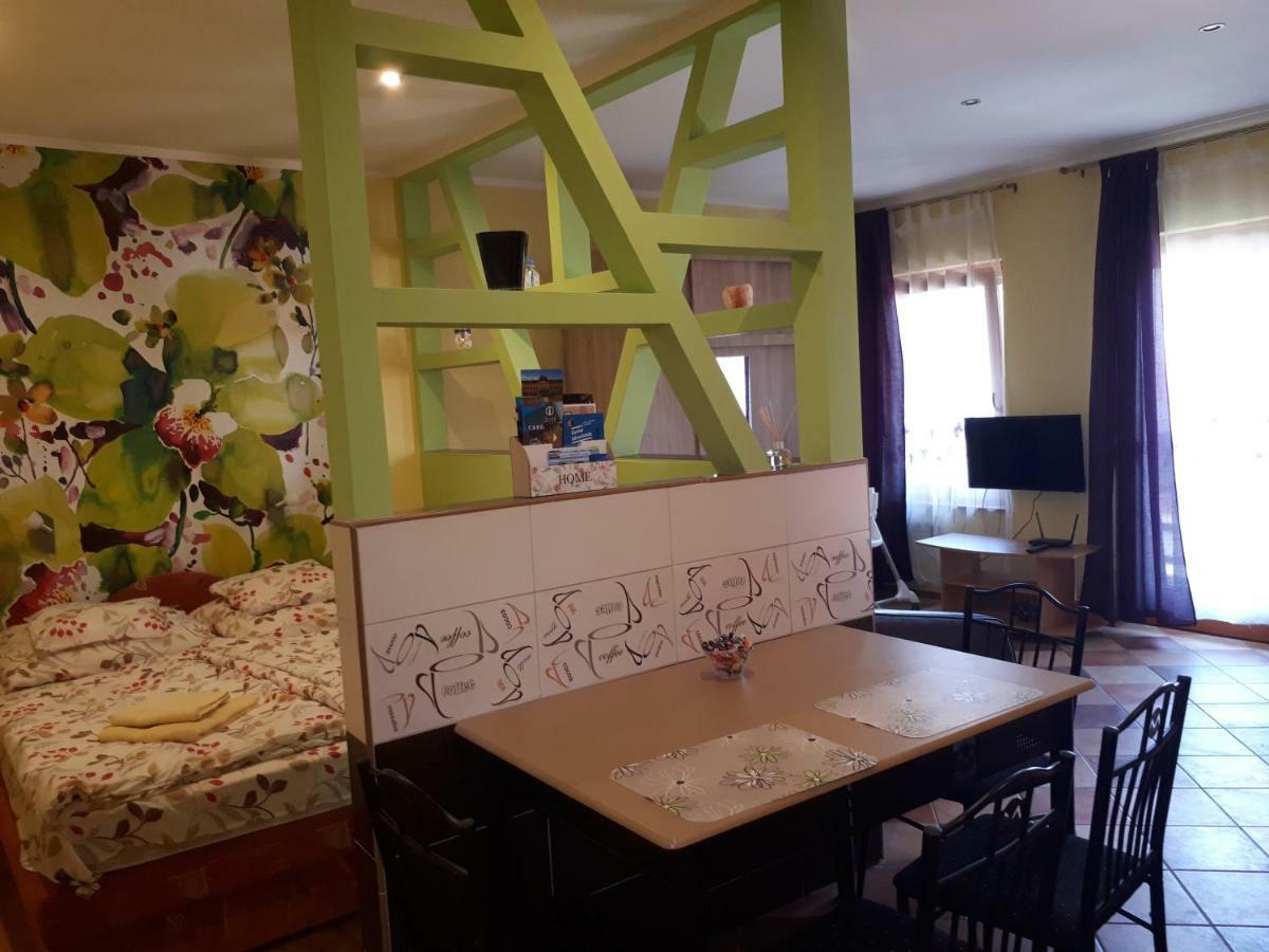 Rozmaring Apartmanok Gyula Exteriör bild