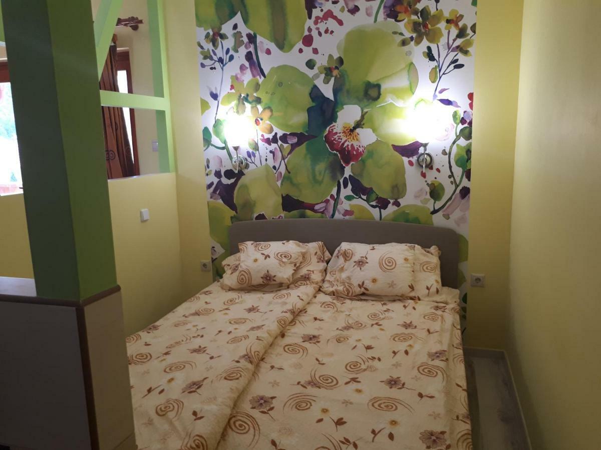 Rozmaring Apartmanok Gyula Exteriör bild
