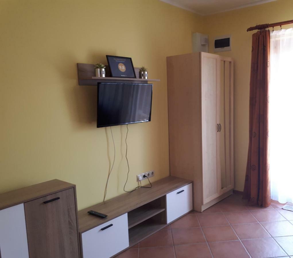 Rozmaring Apartmanok Gyula Exteriör bild