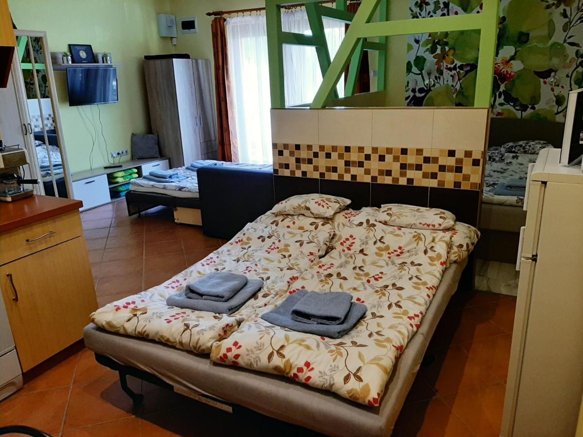 Rozmaring Apartmanok Gyula Exteriör bild